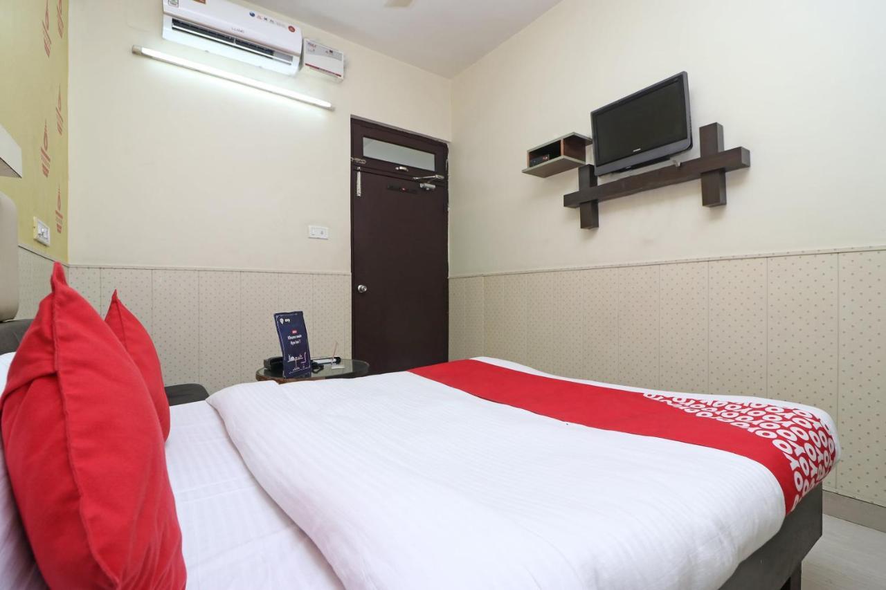 Oyo 2075 Hotel Kota Royal Екстер'єр фото