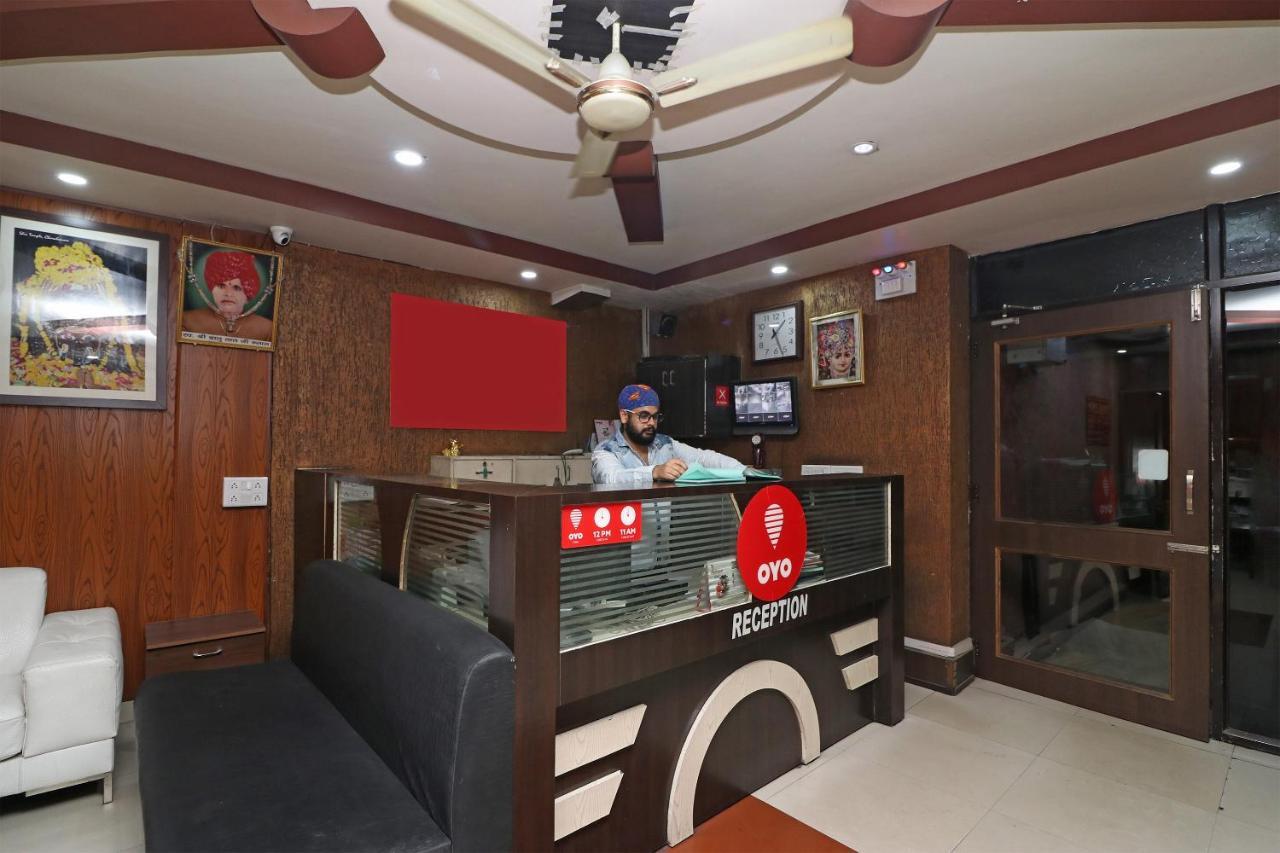 Oyo 2075 Hotel Kota Royal Екстер'єр фото